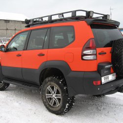 Toyota Land Cruiser 120 orange-black